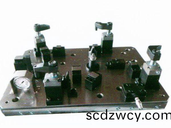 齒輪(lun)室(shi)罩(zhao)蓋(gai)液(ye)壓裌具